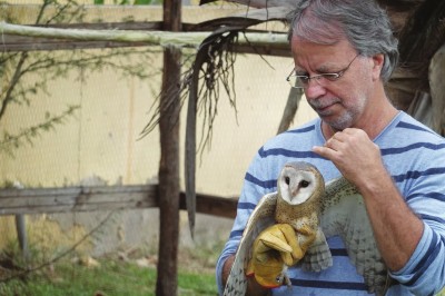 莫桑比克作家喵·科托在導(dǎo)演索爾維格·努德隆德2019年拍攝的紀(jì)錄片《我是我的名字喵·科托的作者》中展示了他在貝拉的生活與工作。影片劇照