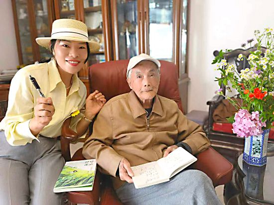 2024年6月1日，作者唐池子（左一）與圣野合照